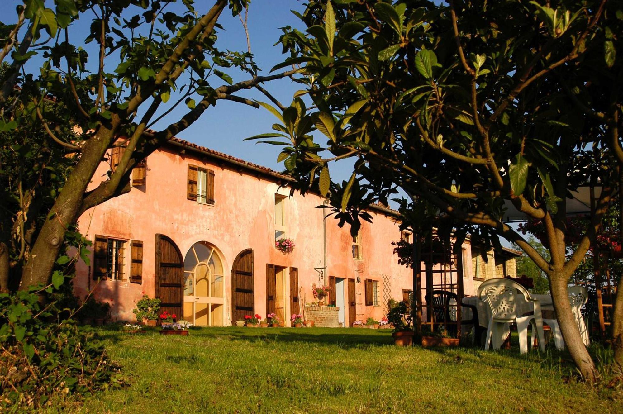 Grazzano Badoglio Cascina Rosa B&B מראה חיצוני תמונה